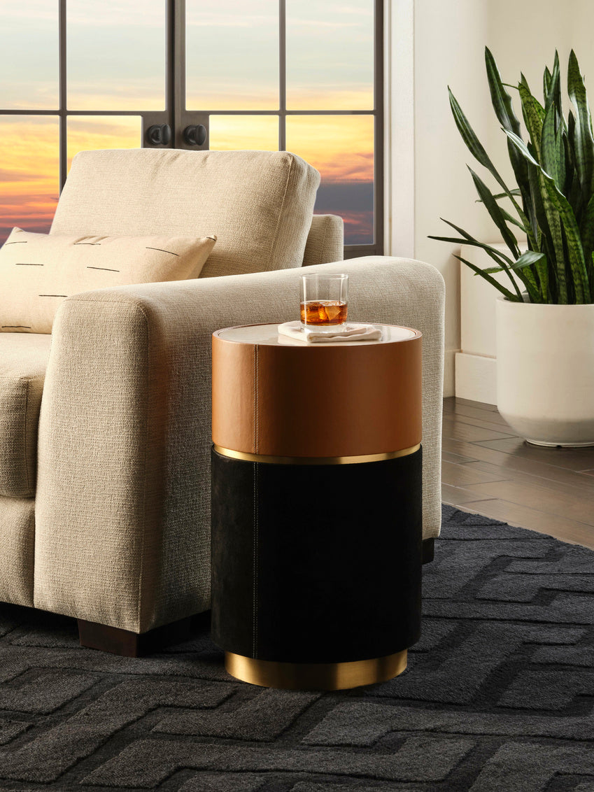 Casey Drinks Table hover